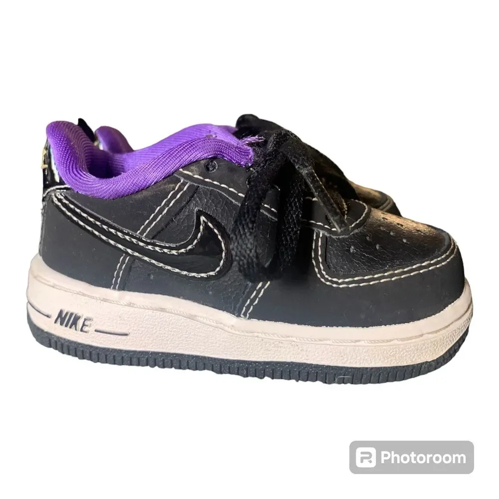 NIKE AIR FORCE 1 LOW '07 LV8 EMB WORLD CHAMPION - LAKERS Shoes